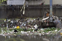 La basura que usted tira a la calle causa inundaciones