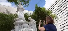 Alcalde Armitage entrega remodelación del icónico monumento a Jorge Isaacs y ‘María’