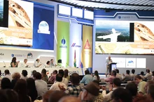 Alcalde Armitage, presentó avances en renovación urbana, en el Congreso Nacional de Infraestructura. 