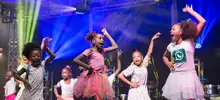 A ritmo de danza, chirimía y salsa se celebra el alumbrado en el oriente de Cali