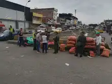 Alcaldía de Cali interviene con jornada de limpieza la plaza de mercado Santa Elena
