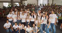 Campaña Un Juguete, una sonrisa alegró los corazones de 400 niños del área de renovación urbana