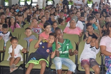 Campaña Un Juguete, una sonrisa alegró los corazones de 400 niños del área de renovación urbana