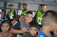Campaña Un Juguete, una sonrisa alegró los corazones de 400 niños del área de renovación urbana