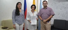 Orgullosas y alegres de vivir en Cali, una economista y una escritora se juramentaron como colombianas  