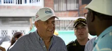 Armitage revisó obras de progreso en salud, medio ambiente y alcantarillado en la Comuna 14