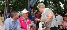 ¡Internet gratuito para todos! Alcalde Armitage inaugura 40 zonas Wifi desde el Parque del Perro 9