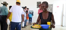 Más de 800 personas se alimentan diariamente en los comedores comunitarios de la Comuna 16 