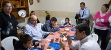 En nuevo recorrido por los territorios rurales, Armitage compartió con habitantes de El Saladito