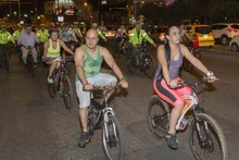 La Ciclovida nocturna: el nuevo encanto de Cali bajo la luna con deporte y actividad física