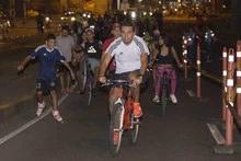 La Ciclovida nocturna: el nuevo encanto de Cali bajo la luna con deporte y actividad física
