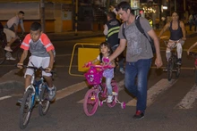 La Ciclovida nocturna: el nuevo encanto de Cali bajo la luna con deporte y actividad física