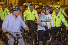 Alcalde Maurice Armitage participó en familia de la Ciclovida Nocturna ‘Cali pa’ vos’ 