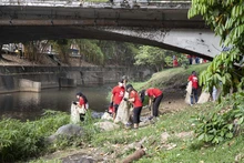 Caleños se ‘ensuciaron’ en jornada de limpieza del río Cali de ‘Mi Cali Bonita’ con la fundación Bavaria 3