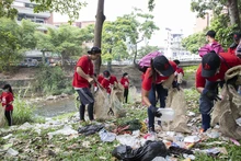 Caleños se ‘ensuciaron’ en jornada de limpieza del río Cali de ‘Mi Cali Bonita’ con la fundación Bavaria