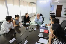 Consejera Política Adjunta dialoga con Alcalde de Cali