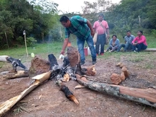 Apagar lo malo y llenar los corazones con buenos propósitos: ritual del pueblo Nasa, en Cali.