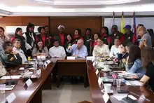 Gabinete del alcalde Armitage rinde homenaje a las víctimas del conflicto en la conmemoración de su día