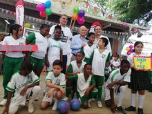 Metiendo goles por la educación
