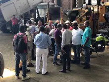 Secretario de Infraestructura escuchó a personal operativo y les aclaró procesos administrativos de contratación