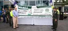 Alcalde Armitage encabeza devolución de celulares que habían sido robados y que recuperó la Policía
