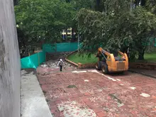 Parque Central arrancó obras haciendo demolición de zona dura