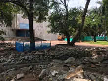 Parque Central arrancó obras haciendo demolición de zona dura