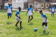 En Pízamos I, el deporte está goleando la violencia y transformando vidas