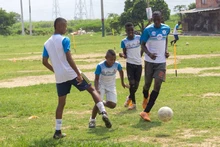 En Pízamos I, el deporte está goleando la violencia y transformando vidas
