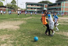 En Pízamos I, el deporte está goleando la violencia y transformando vidas