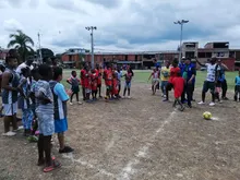Potrero Grande jugó su partido de la paz en el Día de la Madre