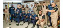 Armitage recibe del Ejército certificado que acredita a Cali como territorio libre de minas antipersonales