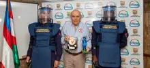 Armitage recibe del Ejército certificado que acredita a Cali como territorio libre de minas antipersonales