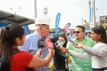 Alcalde Armitage presenta los nuevos 335 paraderos cubiertos del MIO que ya disfrutan los caleños