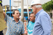 Alcalde Armitage presenta los nuevos 335 paraderos cubiertos del MIO que ya disfrutan los caleños