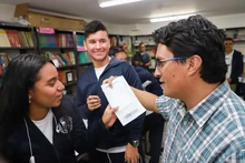 Servidores públicos y estudiantes caminaron por la Ruta de la integridad 
