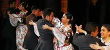 Los Cristales se ponen el traje de Mercedes Montaño