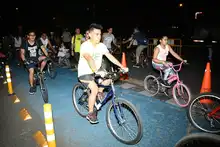 Los jóvenes se gozaron  la Ciclo Juvenil, un paseo nocturno sobre ruedas
