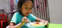 El comedor Amor y Vida beneficia diariamente a más de 100 personas en el barrio El Rodeo