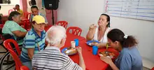 El comedor Amor y Vida beneficia diariamente a más de 100 personas en el barrio El Rodeo