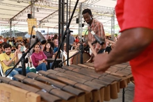 El maestro Kizú descifra la magia del bombo golpeador y enseña sobre la sanación de la marimba