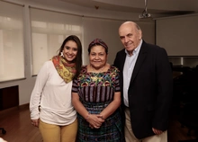 “El Alcalde Maurice Armitage es un ejemplo porque es un hombre que anda por la paz desde hace muchos años”, Rigoberta Menchú.