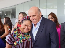 “El Alcalde Maurice Armitage es un ejemplo porque es un hombre que anda por la paz desde hace muchos años”, Rigoberta Menchú.