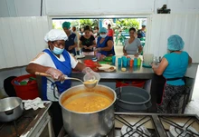 Más de 150 personas se benefician en el Comedor Juan Pablo II 