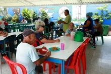 Más de 150 personas se benefician en el Comedor Juan Pablo II 