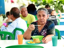 Más de 150 personas se benefician en el Comedor Juan Pablo II 