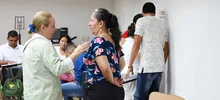 Personas invidentes y con visión reducida son capacitadas en inglés y servicio al cliente