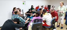 Personas invidentes y con visión reducida son capacitadas en inglés y servicio al cliente