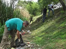 Habitantes de calle limpiaron la ribera del río Cali