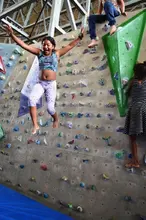 Niñas, niños y jóvenes del área de renovación urbana, se le midieron al reto y participaron de forma activa en el programa “Vértigo”.